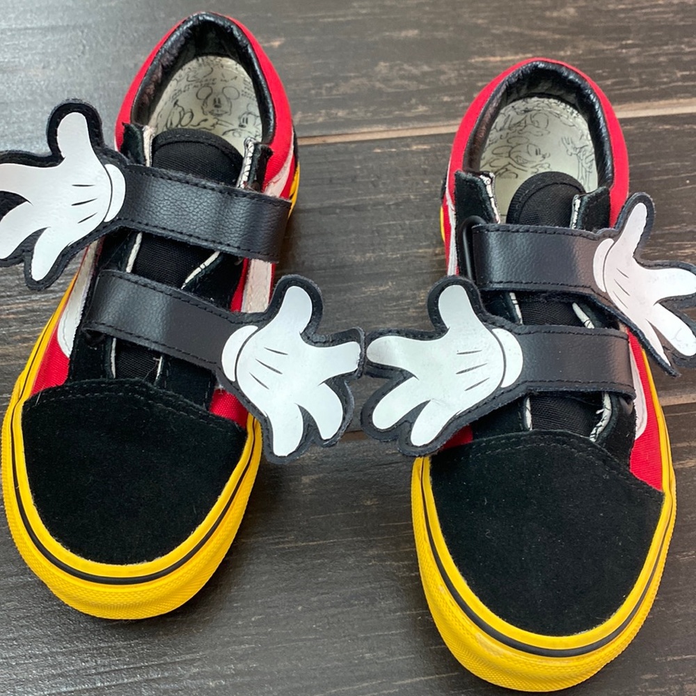 Disney Vans Old Skool V Mickey Mouse Sneakers